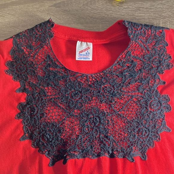 Vintage Womens Large Jerzees Hand Embroidered Red & Black T Shirt - Picture 4 of 7